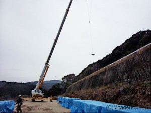 クレーンで鋼材を振り分けます