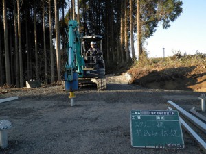 スクリュー杭　施工状況