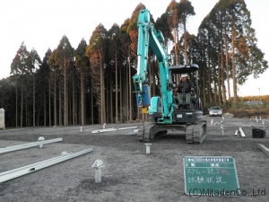 スクリュー杭　引抜試験状況