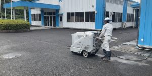 カッター切断作業