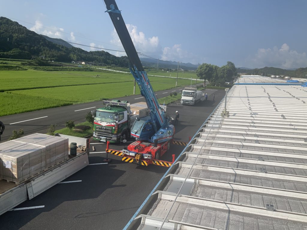 三豊機工様パネル搬入